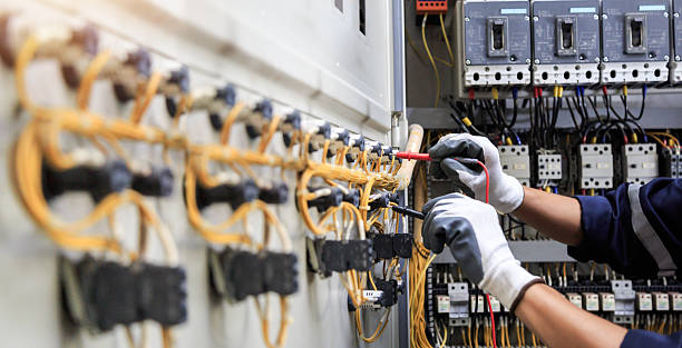 Professional Electrician technician working in Northlake, SC